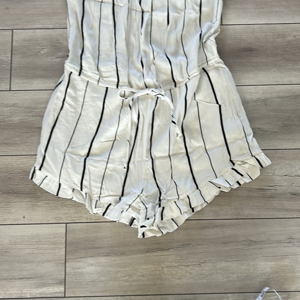 Lulus Curiosity Romper Size Medium - image 4